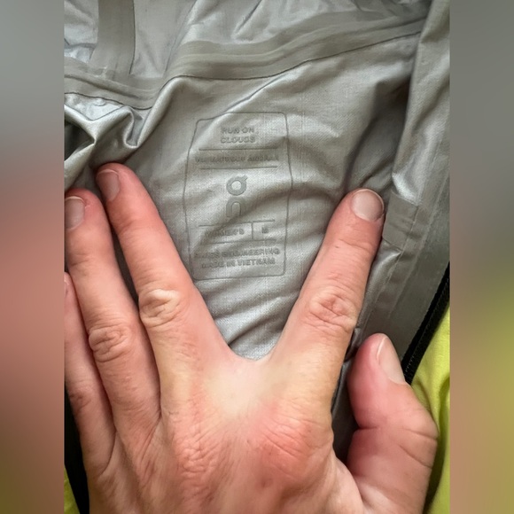 On running jacket - Picture 5 of 8